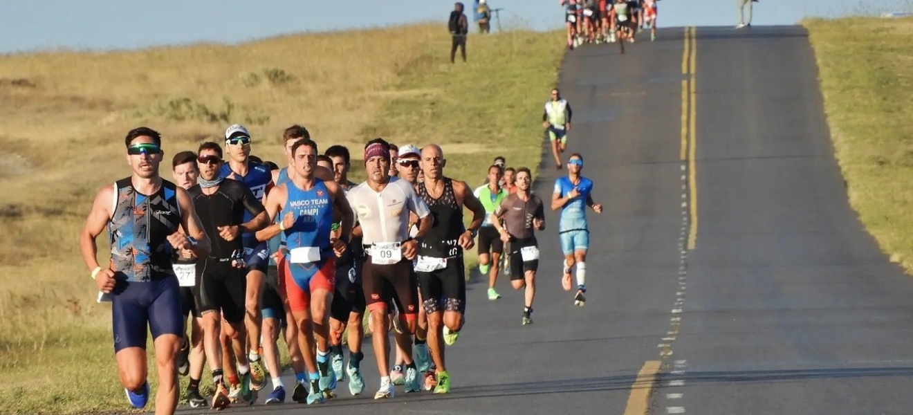 Más de 300 triatletas participaron del Half Camino de la Costa